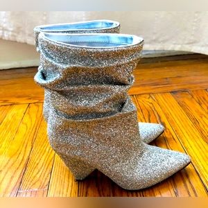 GUESS Booties sz 6.5 sparkly silver